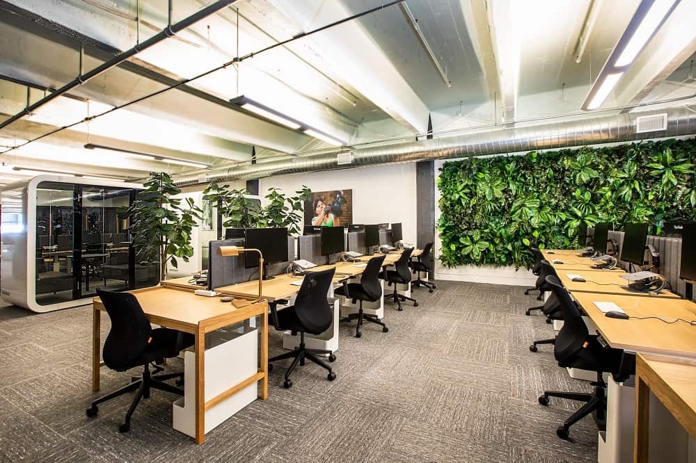 10 Interior Design Ideas For Corporate Office 2022 - C Plus Design